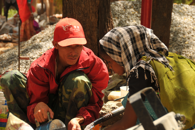 油漆無國界,互助友情漆 油漆無國界,互助友情漆