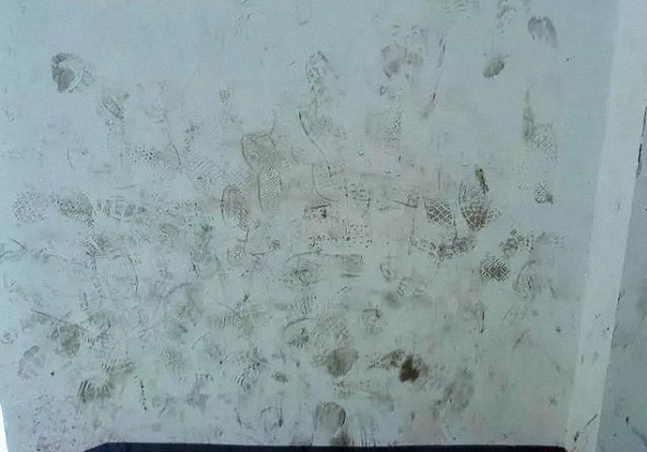 乳膠漆墻面腳印怎么去？友情漆為你出方案